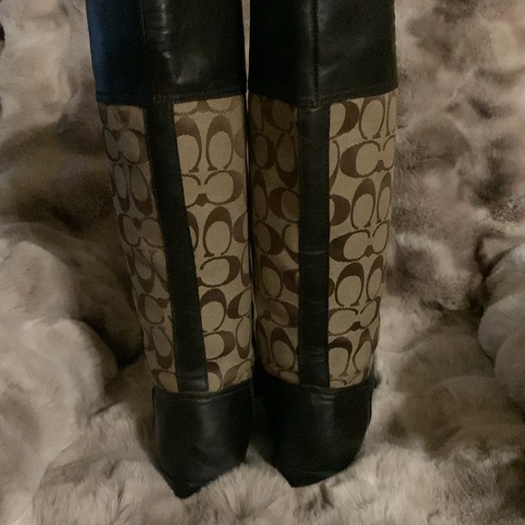 Coach vintage women brown and Tan Signature Pattern Boots Sz 7. Good condition. - Picture 3 of 11